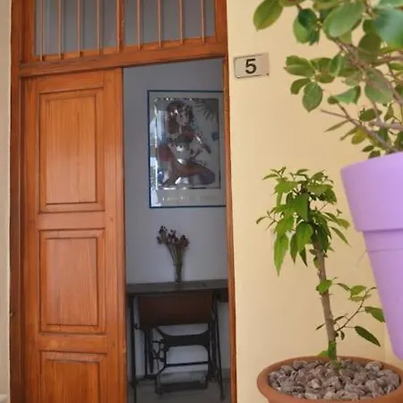 έλλη Apartment *